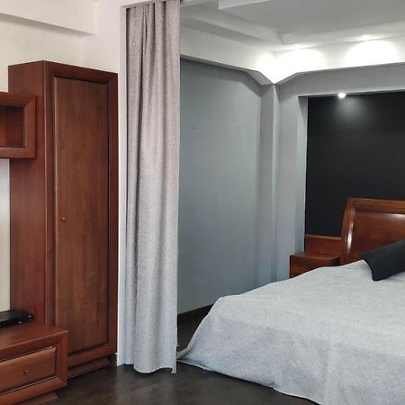 Apartment On Nazarbayeva 77 Almaty Bagian luar foto