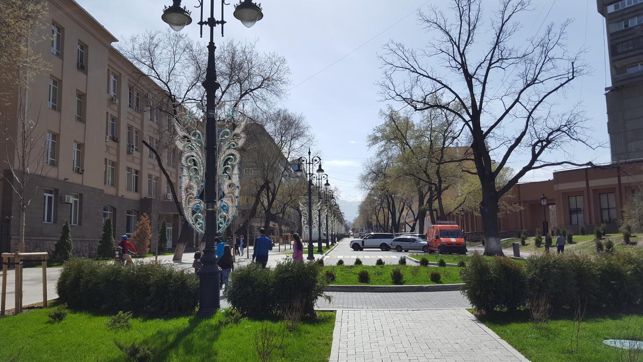 Apartment On Nazarbayeva 77 Almaty Bagian luar foto
